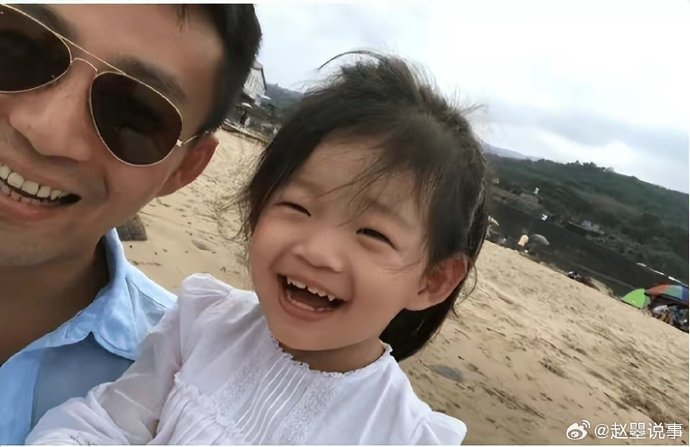 听说大s小时候的照片被扒出来了,是不是有点意思啊?