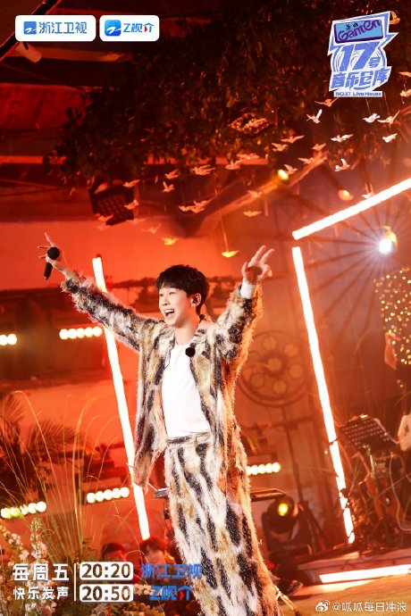 这套慵懒风的造型真的戳到我心巴上…|白举纲_新浪新闻