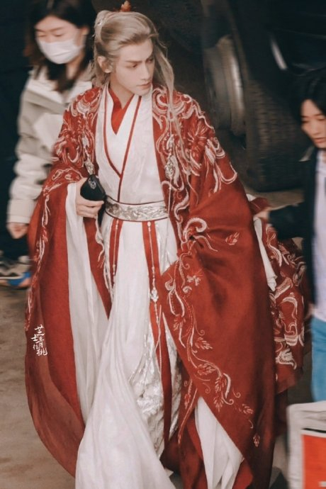 罗云熙一袭红衣,《水龙吟》唐俪辞古装绝鲨,拍摄路透也太美了!