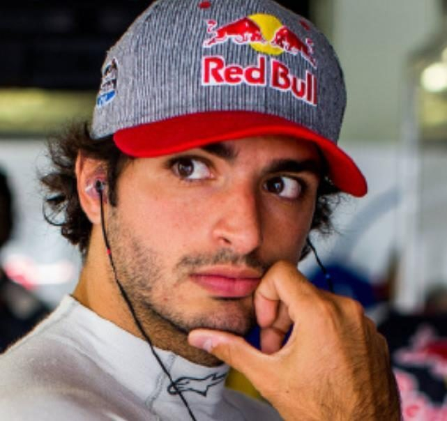 重返老东家?霍纳对赛恩斯回归持开放态度,法拉利又一次错误决定|赛恩