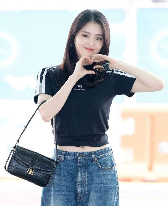 韩素希的机场图们封神 sohee的机场就像是女模特街拍 自然随性又不失