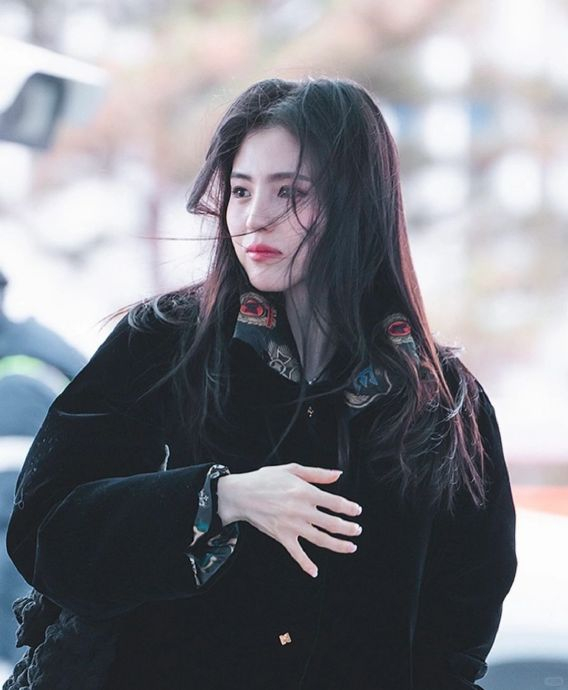 韩素希的机场图们封神 sohee的机场就像是女模特街拍 自然随性又不失