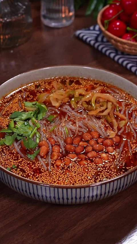 以后想吃酸辣粉,别再去外面吃了,你就像我这样在家做…_手机新浪网