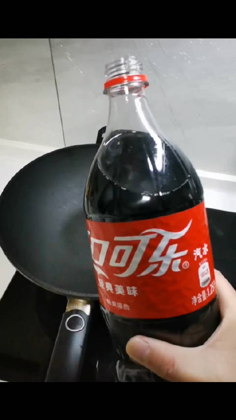 教大家一个自制可乐的方法口味堪比正品可乐