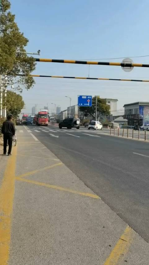 此时黑车心里怎么想