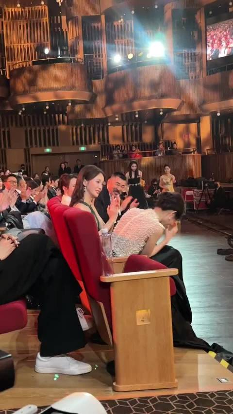 金晨67李一桐关晓彤国剧盛典后台视频