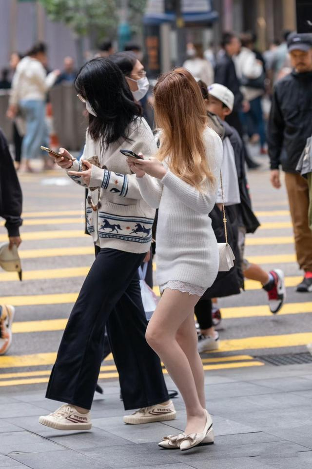 被香港街拍女生惊艳了!