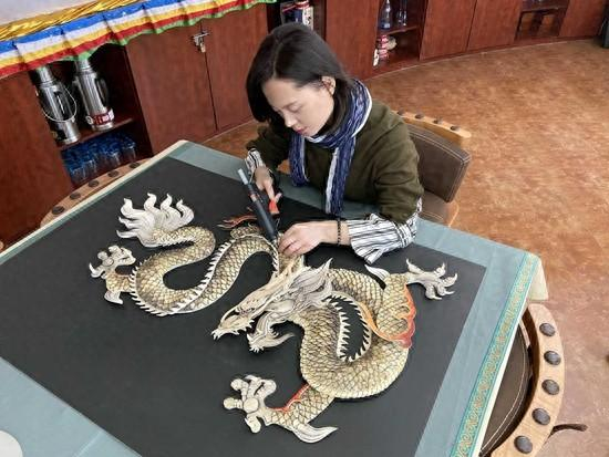 她让非遗鱼皮画活了