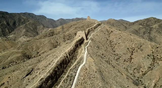 然而,资源贫瘠的这个边塞小城也有另一面:昼夜温差大,日照时间长,耕地