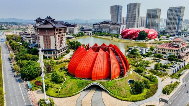 建筑之花④广州融创文旅城木棉花开书写岭南之美英雄花开英雄城