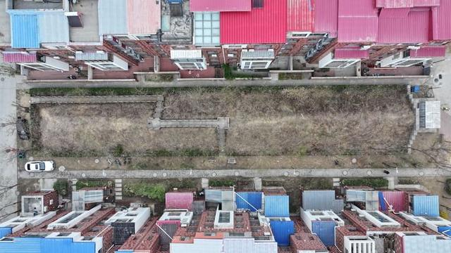 这是位于雄安新区雄县的雄州古城遗址残留城墙（3月27日摄，无人机照片）。新华每日电讯记者 牟宇 摄