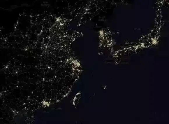 还原出的则是这样一幅流光溢彩的中国灯光夜景图——中国灯光夜景图从