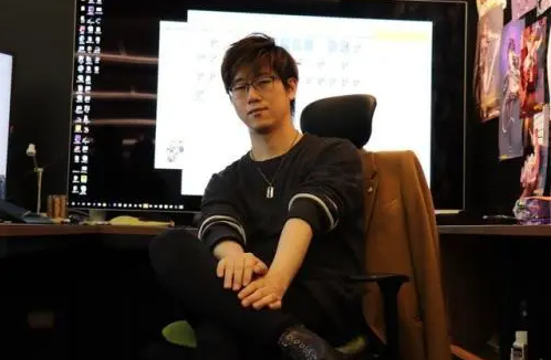 年轻时的金亨泰