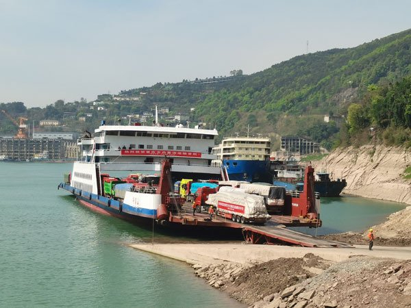 重庆郭家沱港万州港重滚运输航线启动