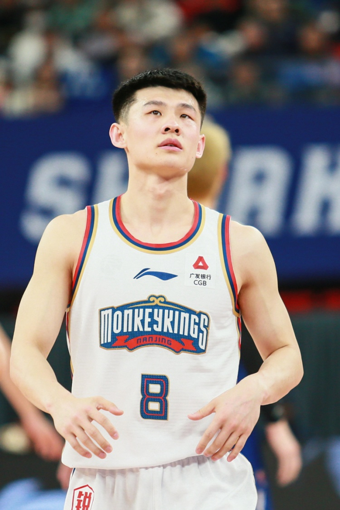 吴頔:王岚嵚过掉两人欧洲步拉杆上篮杀死比赛 这状元