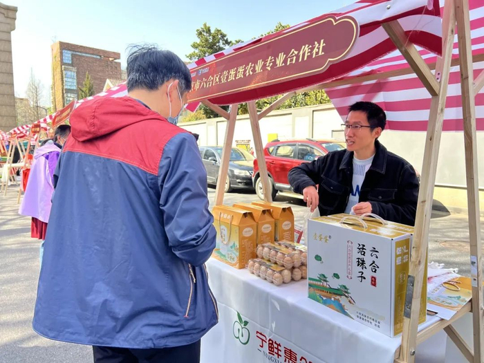 特色农产品集市搬到家门口居民赞不绝口