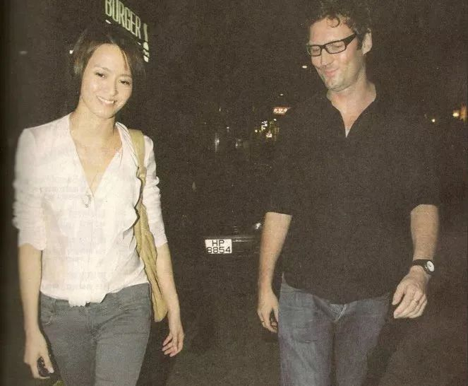 好久不见梁咏琪了,女儿这么大了?