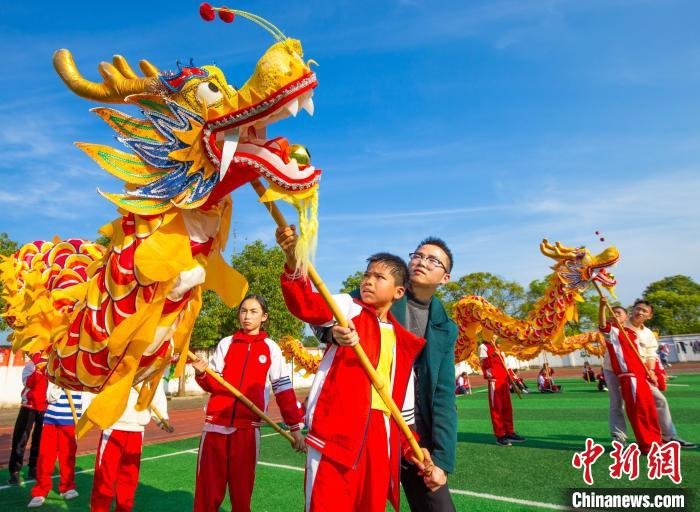 江西吉安山区小学舞龙队炼成记:趣探非遗 上演腾龙"盛宴"|舞龙队|吉安