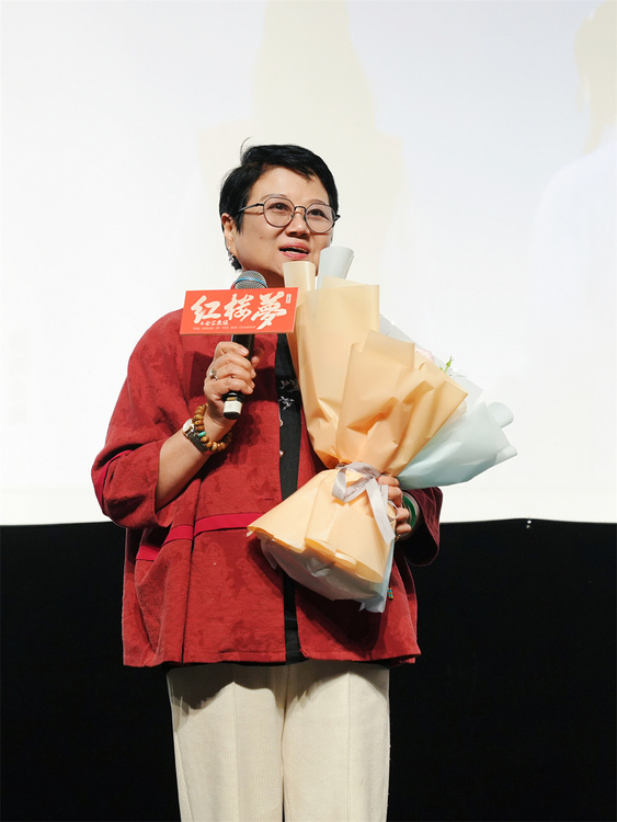 胡玫导演擅长拍摄古装题材,此次拍摄《红楼梦之金玉良缘》正是所擅长