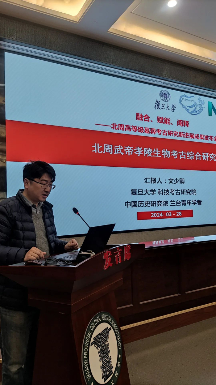 "在接触样本时,陕西省考古研究院张建林研究员就提醒我们,你看这个