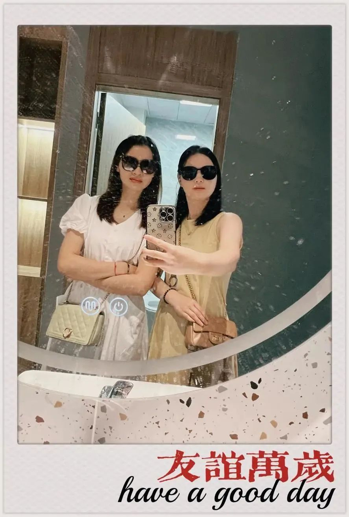 旅行中的自拍(受访者供图)"我害怕自己,有一天会忘记她"@吴善慧 50岁