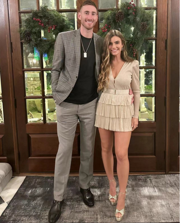 海沃德一家近照1次全明星赚27亿妻子肤白貌美有4个孩子