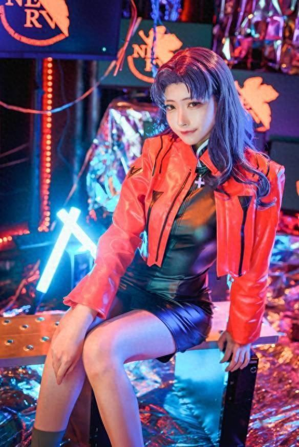 为什么有泳装专场漫展,而没有胶衣专场漫展,明明胶衣更加保守|二次元