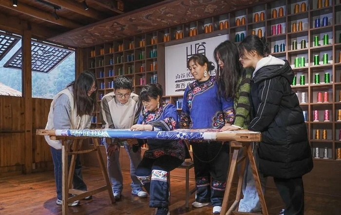 湖南4家单位入选国家级示范基地|湘绣|非物质文化遗产|张家界市_新浪