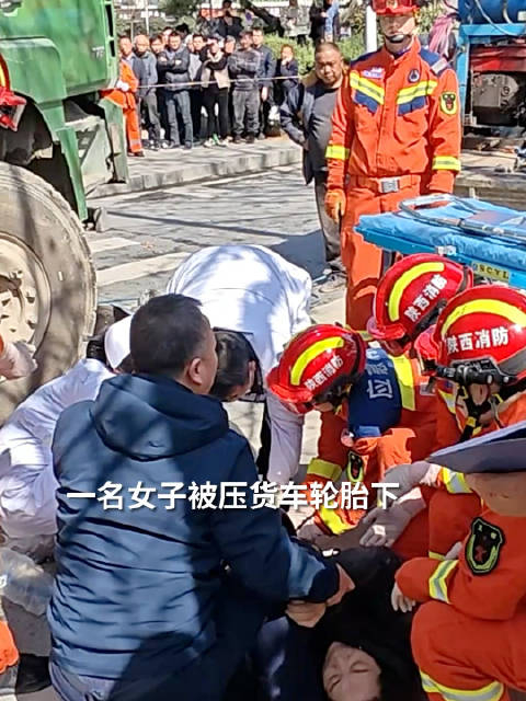 看着就痛女子腿部被压货车轮胎下