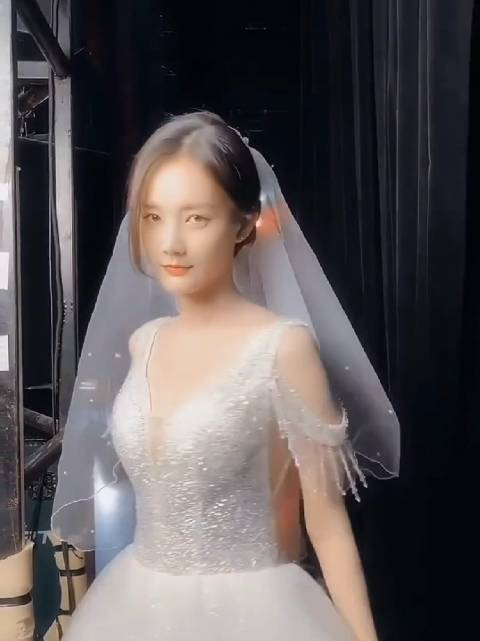 李一桐穿上婚纱太漂亮了
