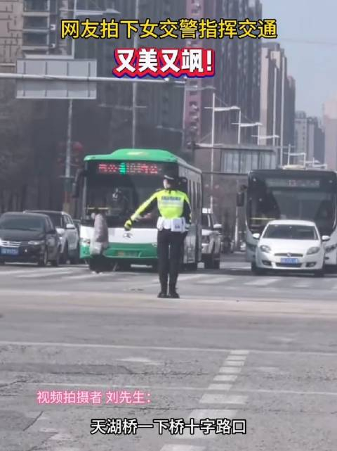 网友拍下抚顺女交警指挥交通又美又飒ampquot女交警ampquot交通美出