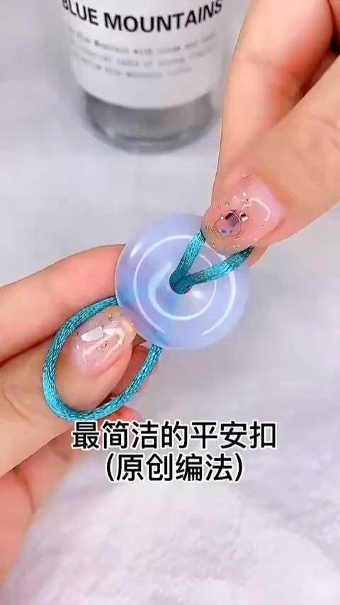 教你给项链吊坠戒指打结速收随时用得着马住