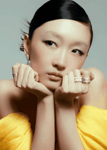 周冬雨这次尝试的二八分贴头皮造型真是太酷了!