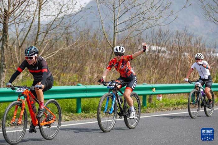 自行车——中国黄山(黟县)公开赛山地组赛况|自行车|骑行|中国_新浪