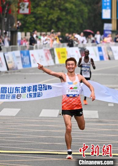 四川眉山:2024东坡半程马拉松鸣枪开赛|马拉松|埃塞俄比亚|艾力_新浪