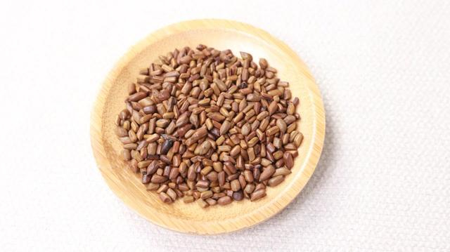 决明子泡水喝有诸多好处,但是这3类人需谨慎,避免身体受损__财经头条