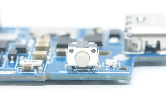 qi2无线充电加持小米6000mah15w磁吸充电宝2拆解