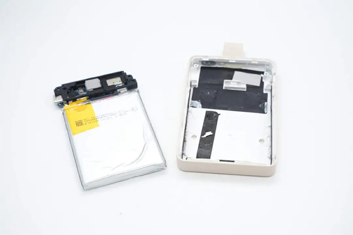 qi2无线充电加持小米6000mah15w磁吸充电宝2拆解