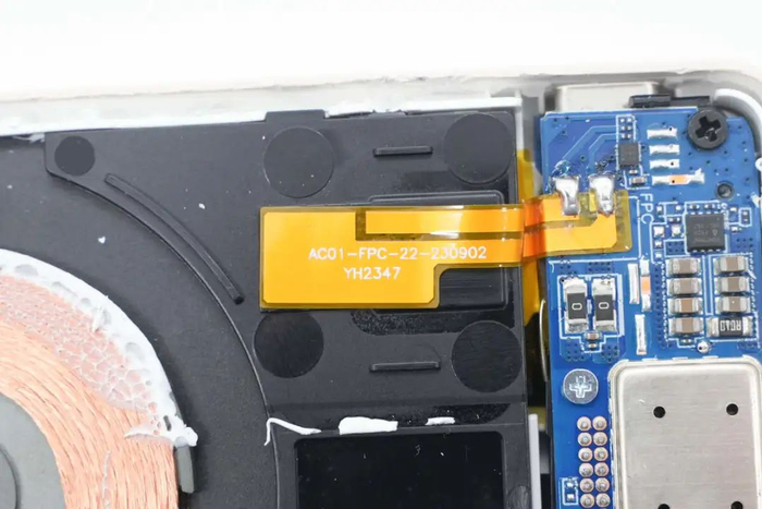 qi2无线充电加持小米6000mah15w磁吸充电宝2拆解