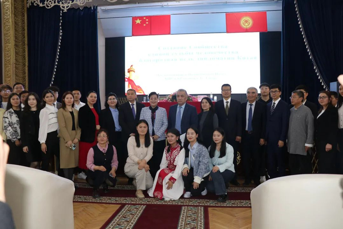 原创独家杜德文大使在吉高校分享中国发展经验寄语两国青年殷切期望