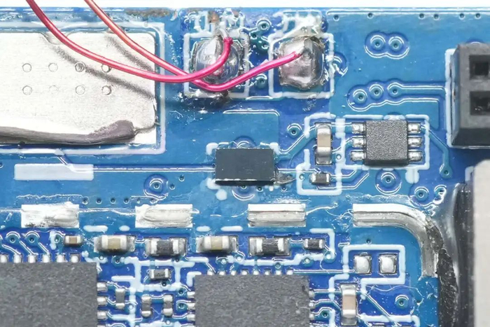 qi2无线充电加持小米6000mah15w磁吸充电宝2拆解