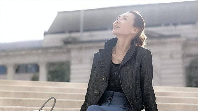 无滤镜素颜曝光60岁真实状态,瘦成纸片人|张曼玉_新浪新闻