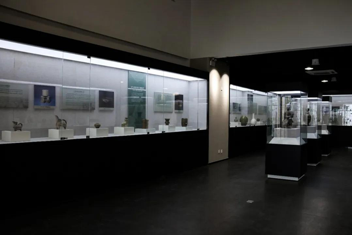 熊岱平一行先后实地考察了丰城市剑邑文化博览园,龙光书院,洪州窑博物