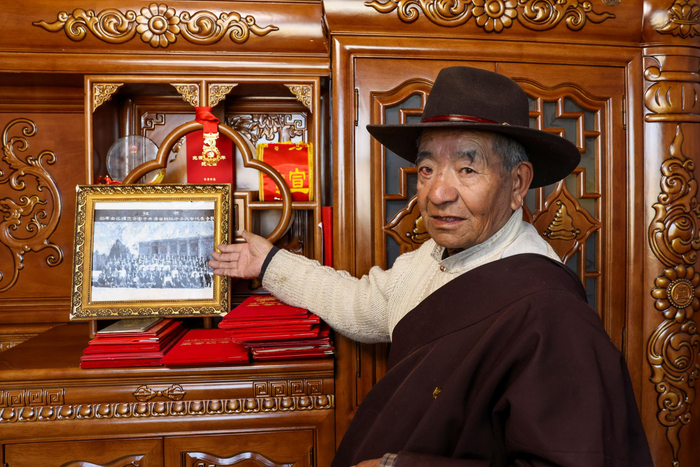 苦难和新生西藏翻身农奴影像档案扎巴旺旦