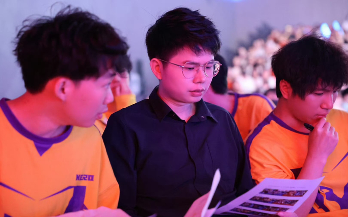 久哲没工作上热搜五冠教练说不会再回hero了专访