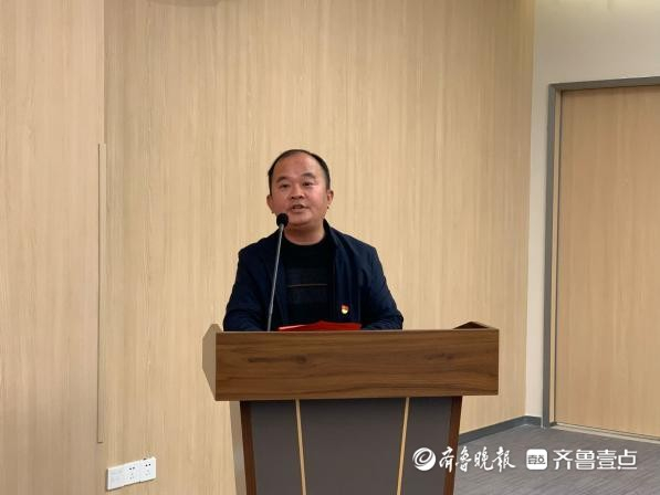 随后,岱岳区粥店中学党支部书记,校长徐宗官表示,儿童青少年近视防控