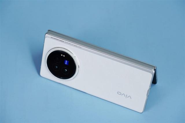 重量级选手轻松变身!vivo x fold3评测:比直板机还轻的大折叠