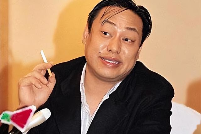 抛弃吴京嫁富豪,如今吴京身价飙升20亿,她却沦落为卖鱼大婶|樊亦敏