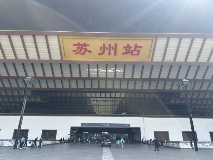 （北广场一楼进站口）