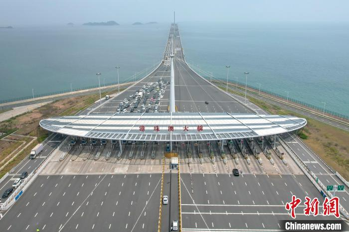港珠澳大桥珠海公路口岸迎假期车流客流高峰|珠海市|无人机|旅客_新浪